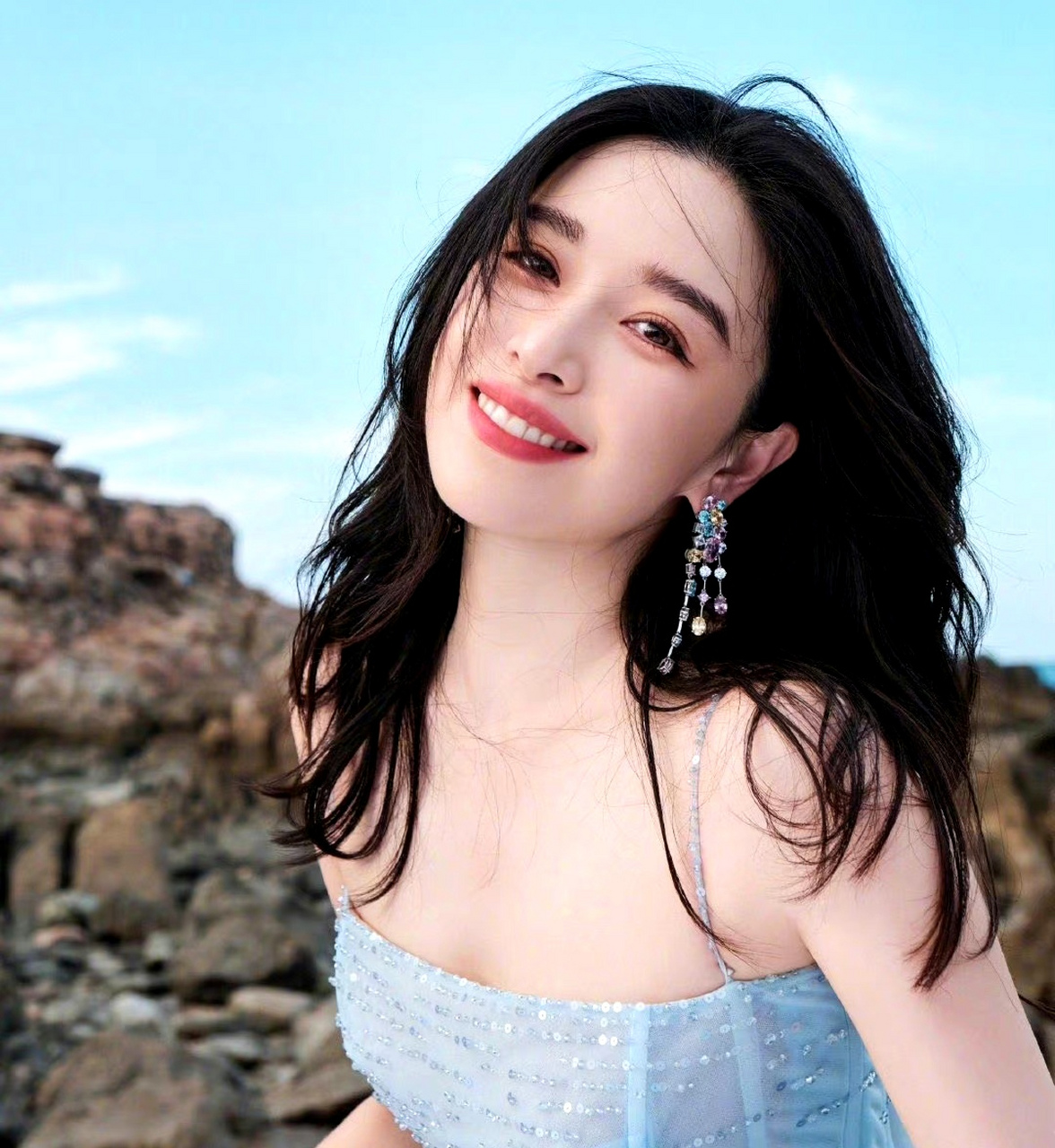 还配文到"听到了大家的呼唤,叶琳回来啦[心]"现在的她看上去真的好