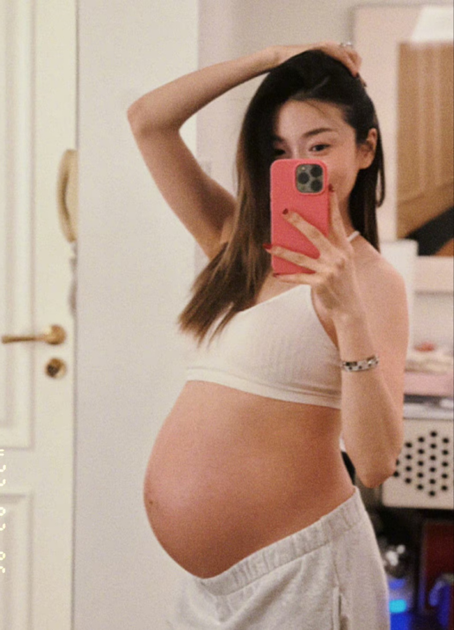 郑恺前女友程晓玥孕妇照,状态不错,照片没有p美,更显真实皮肤状态.