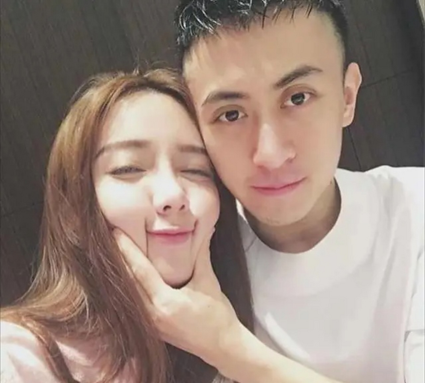 当年,富二代秦奋给了韦雪9亿分手费,心疼得直拍大腿