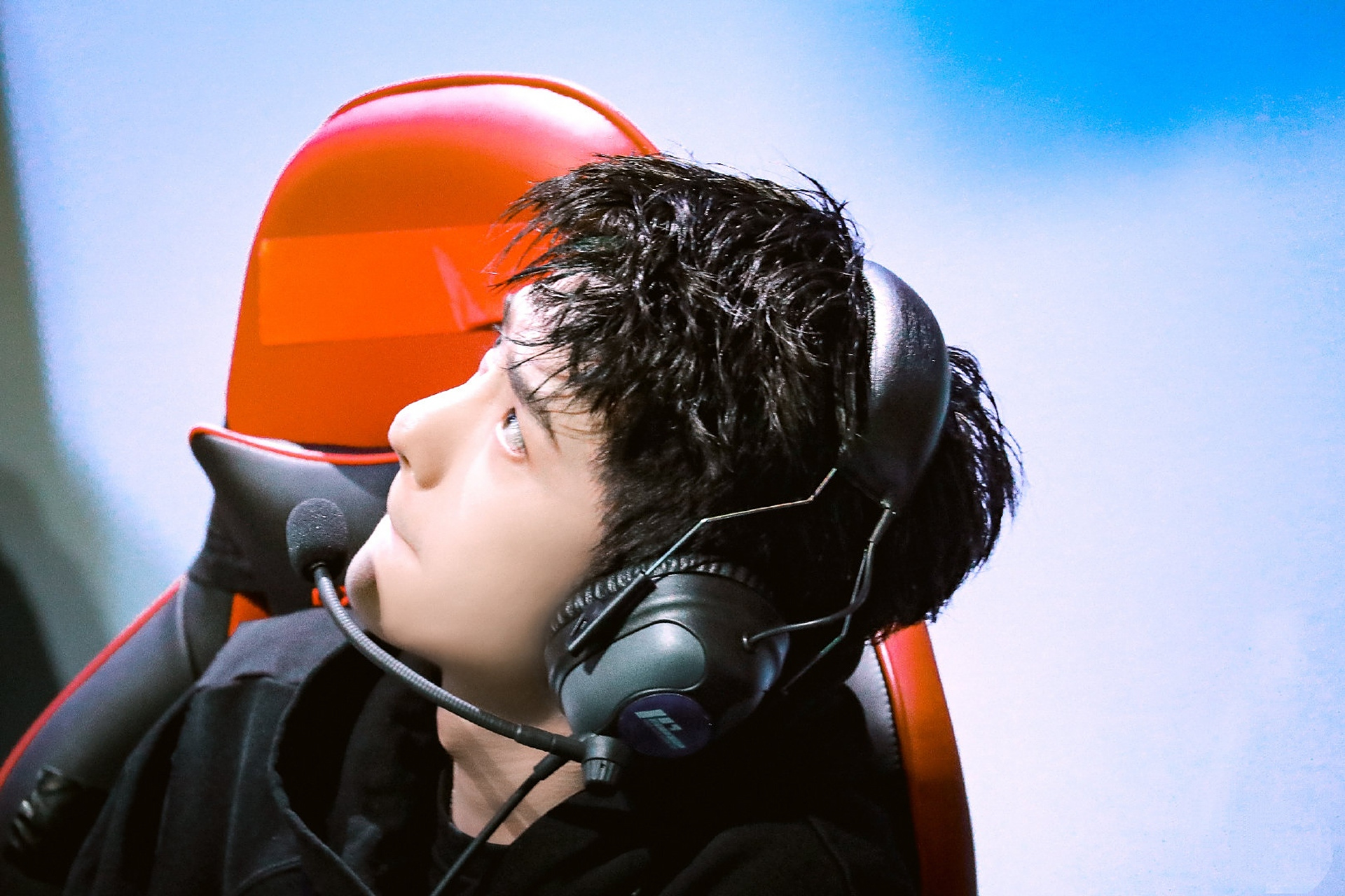 王一博的镜头感,总在不经意间,帅得一笔,那年凭借这个侧颜,让多少人