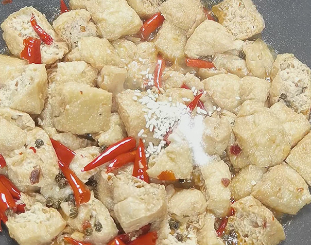 家常菜系列之麻辣豆腐泡,满满的汤汁