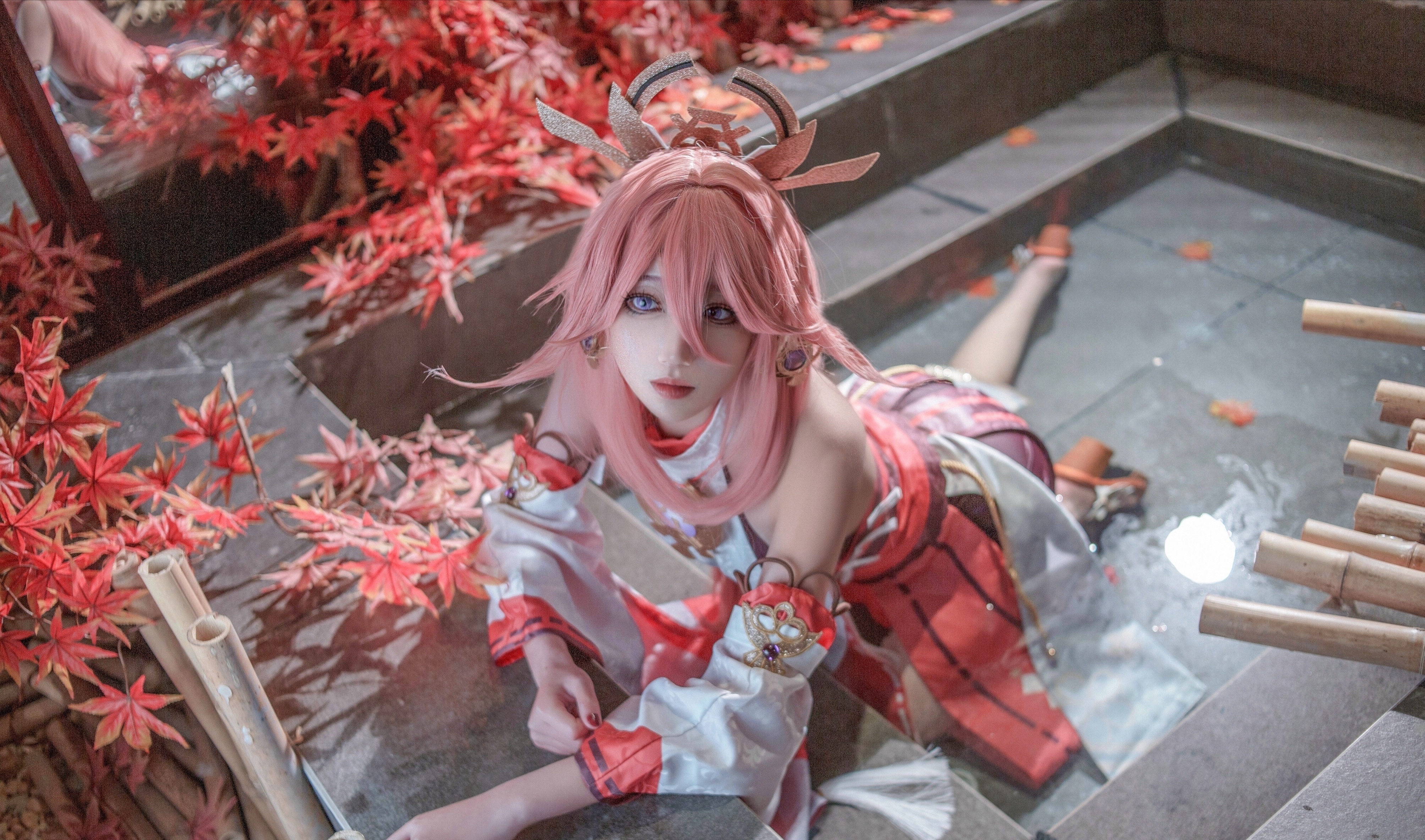 小姐姐在浴池里cos八重神子,看得我心跳加速,有点遭不住啊