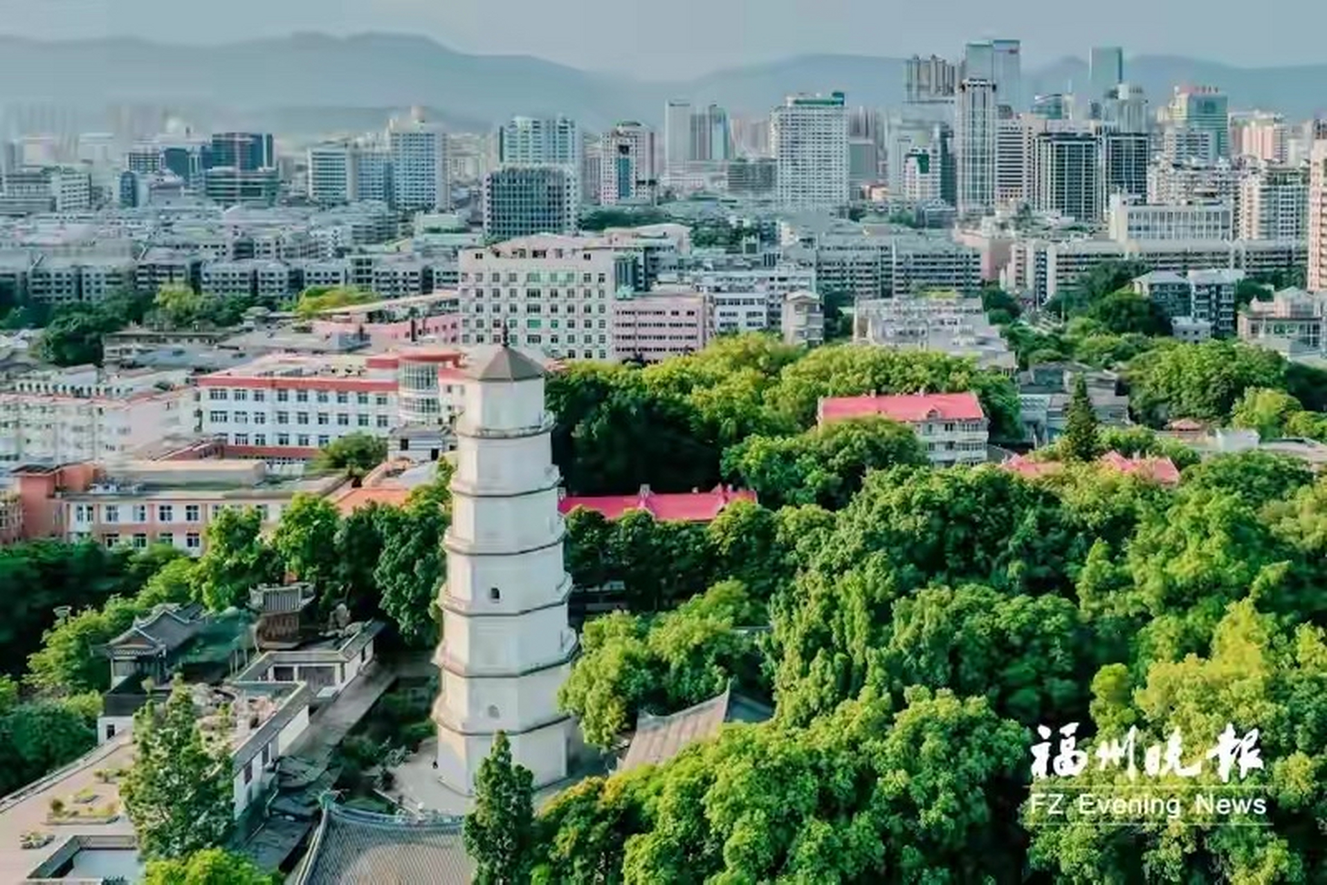 一张老照片述说一座城的百年风云  福州的于山白塔闻名遐迩,它位于于