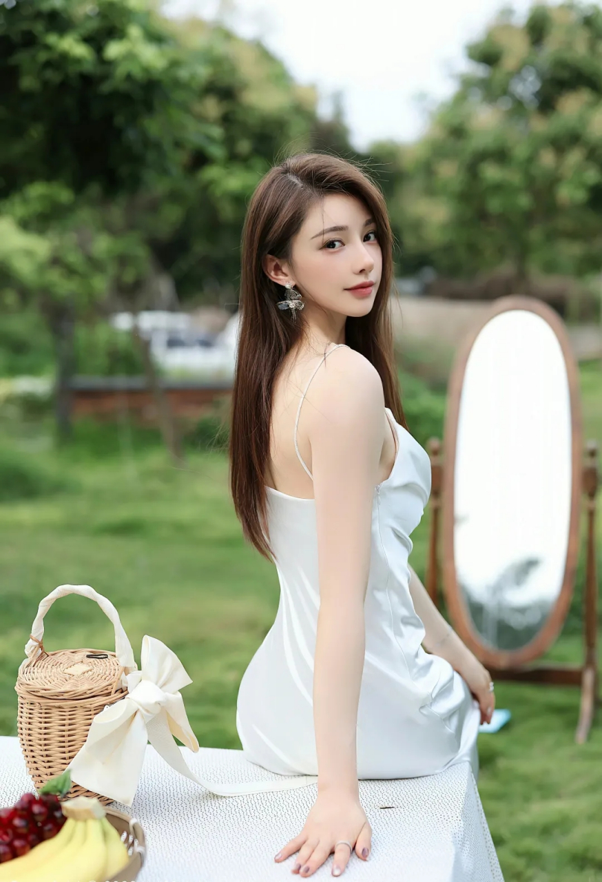 白色连衣裙刘奕宁lynn