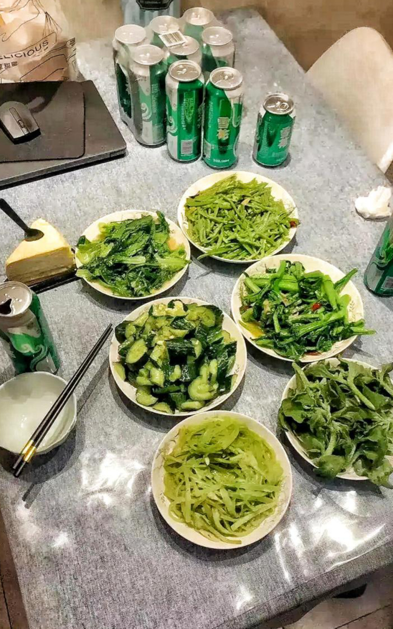 今天过节朋友叫我去他家吃饭,他亲手做了一桌子好菜,好感动哦