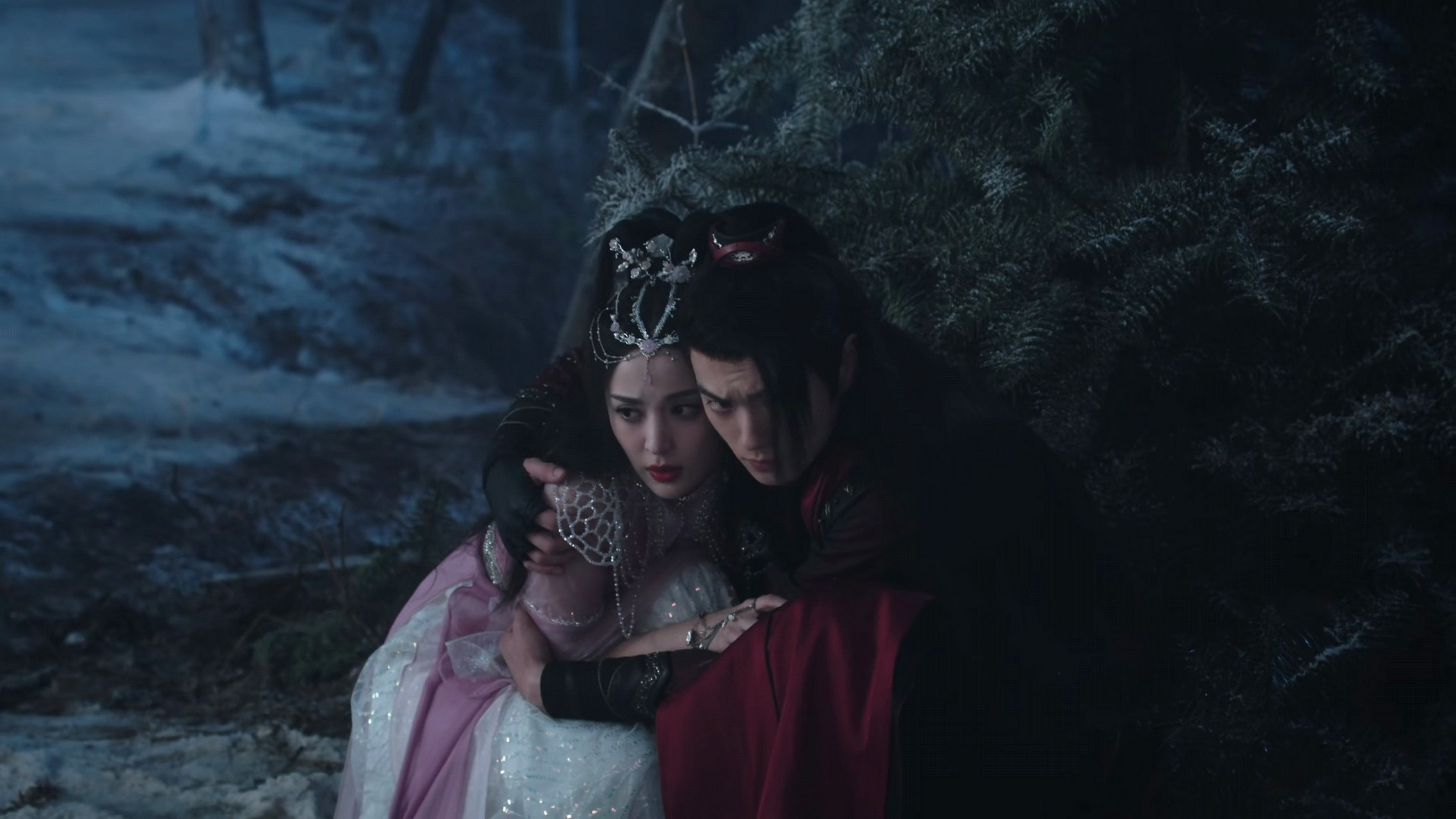 《雪鹰领主》:魔人助攻东伯雪鹰与余靖秋亲密接触,不过魔人走后,两人