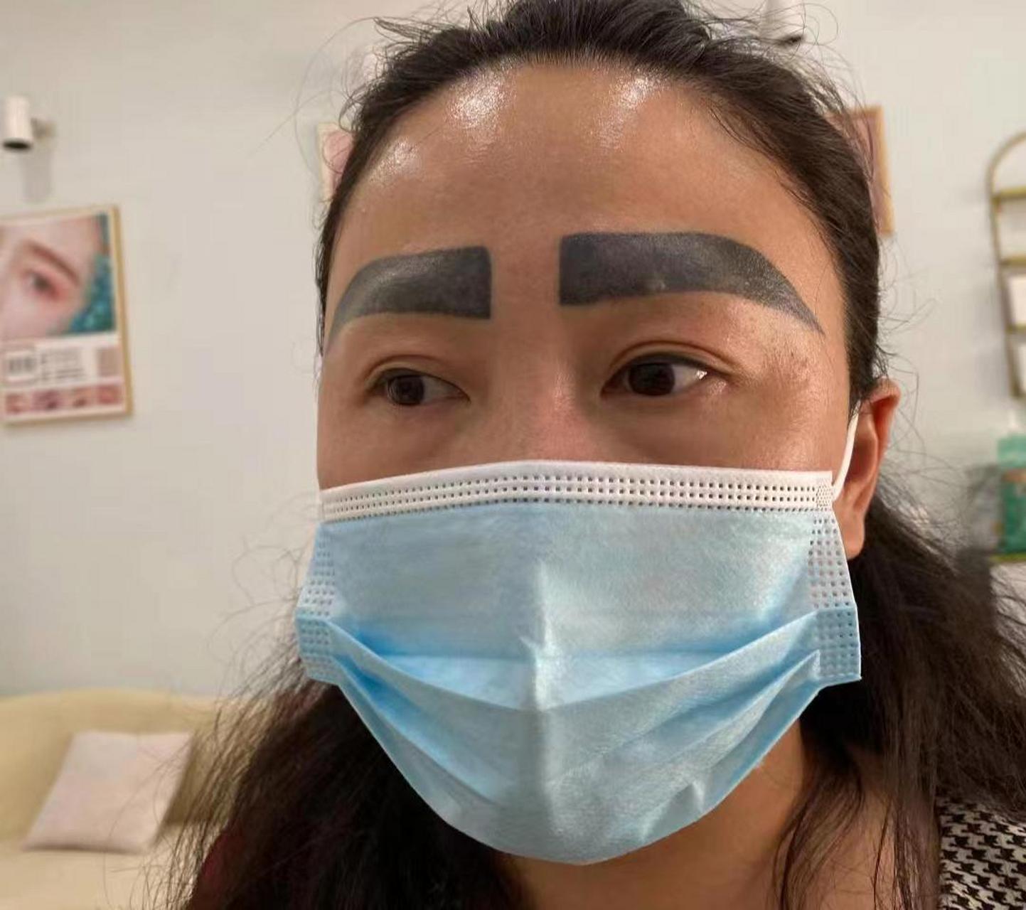 搞笑# 我家主人说纹眉老板真大方,买一送二.你们说我们哪个更好看?