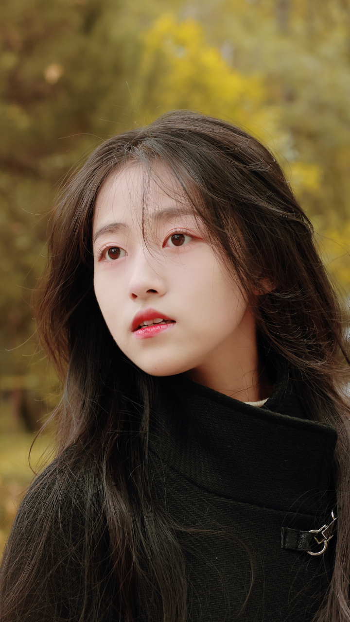 圆脸美女暖阳写真 出境:任万万