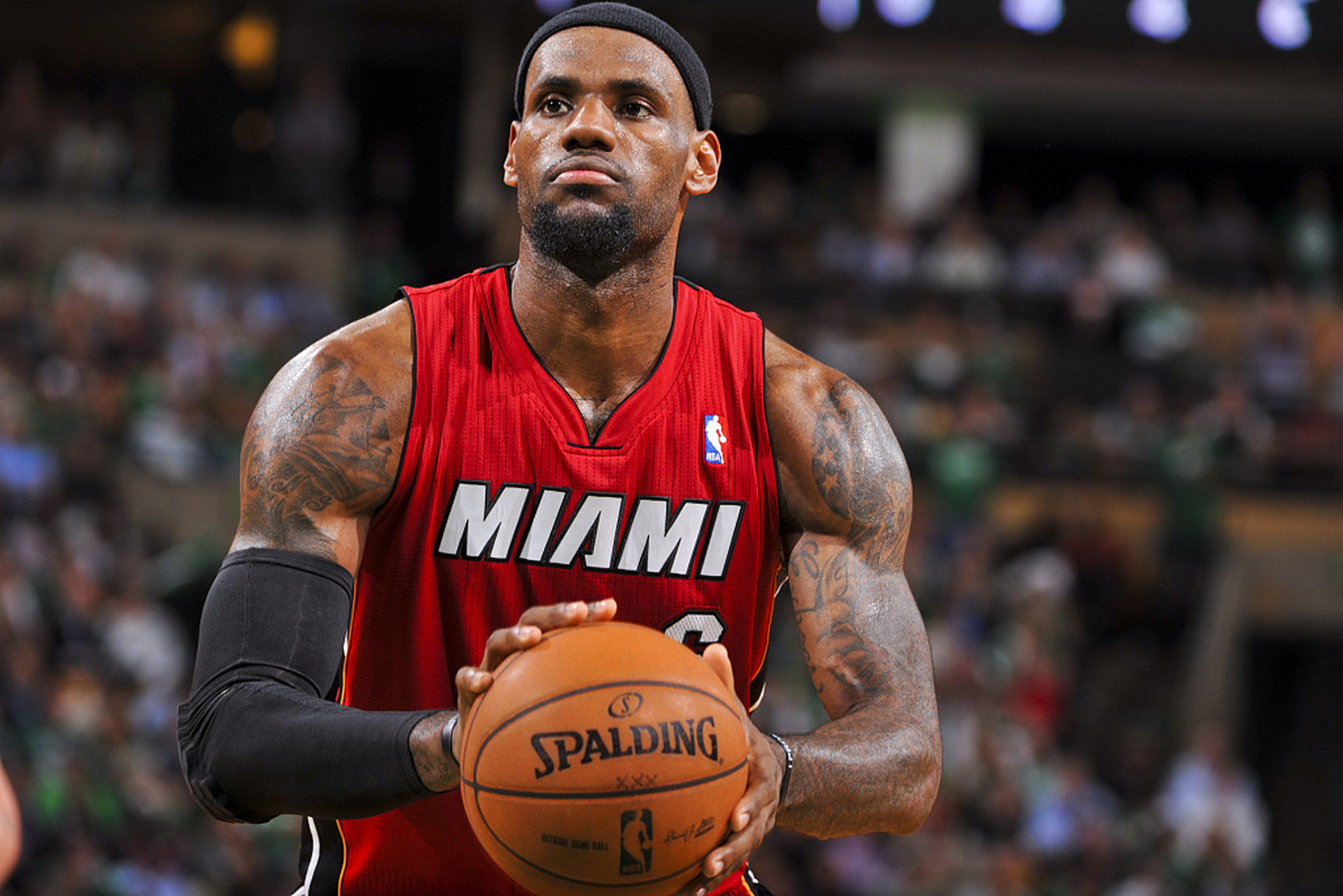 詹姆斯3次被横扫,6次亚军,到底能不能排在历史第二?