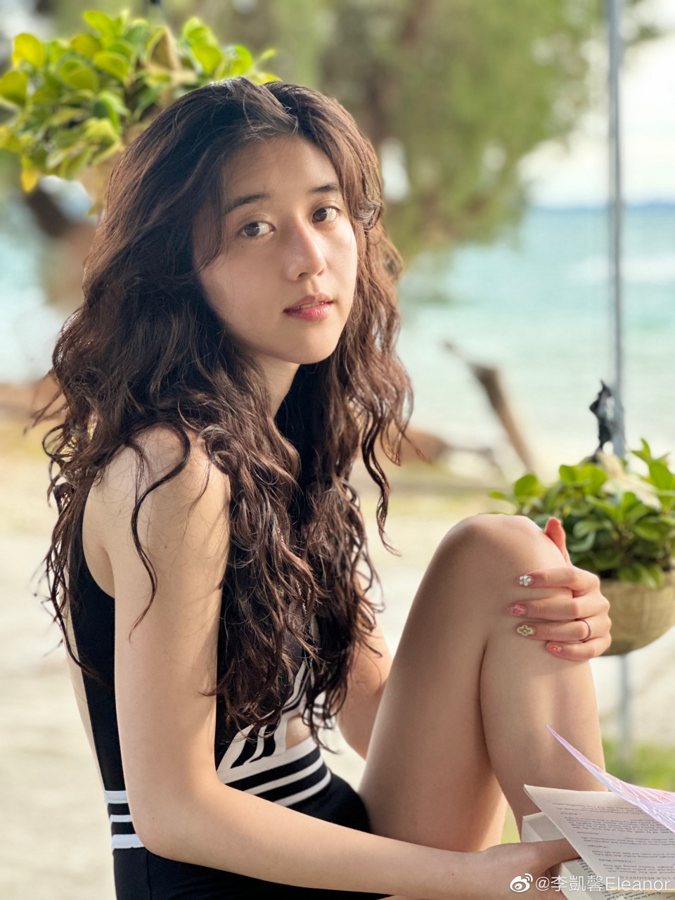 李凯馨,1999年10月12日出生,2015年,因拍摄许鞍华导演的苹果手机微