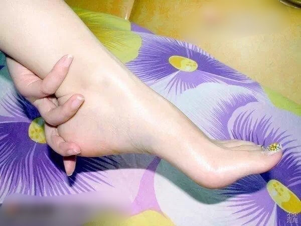 女生的脚到底有多香你知道吗