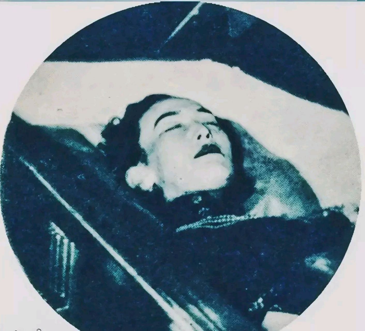 这是1957年,周璇因病去世留下一张罕见的遗容照,这