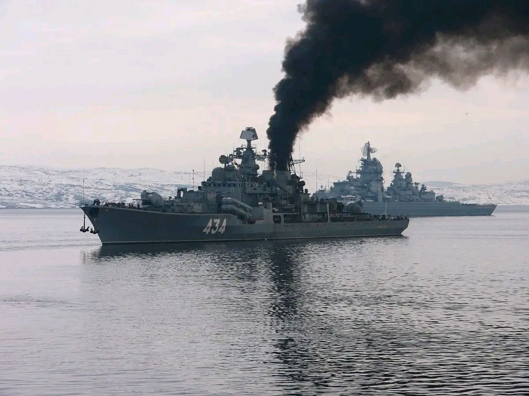 俄军舰冒黑烟又成笑柄  上次是2017年俄军"库兹涅佐夫海军上将"号航空