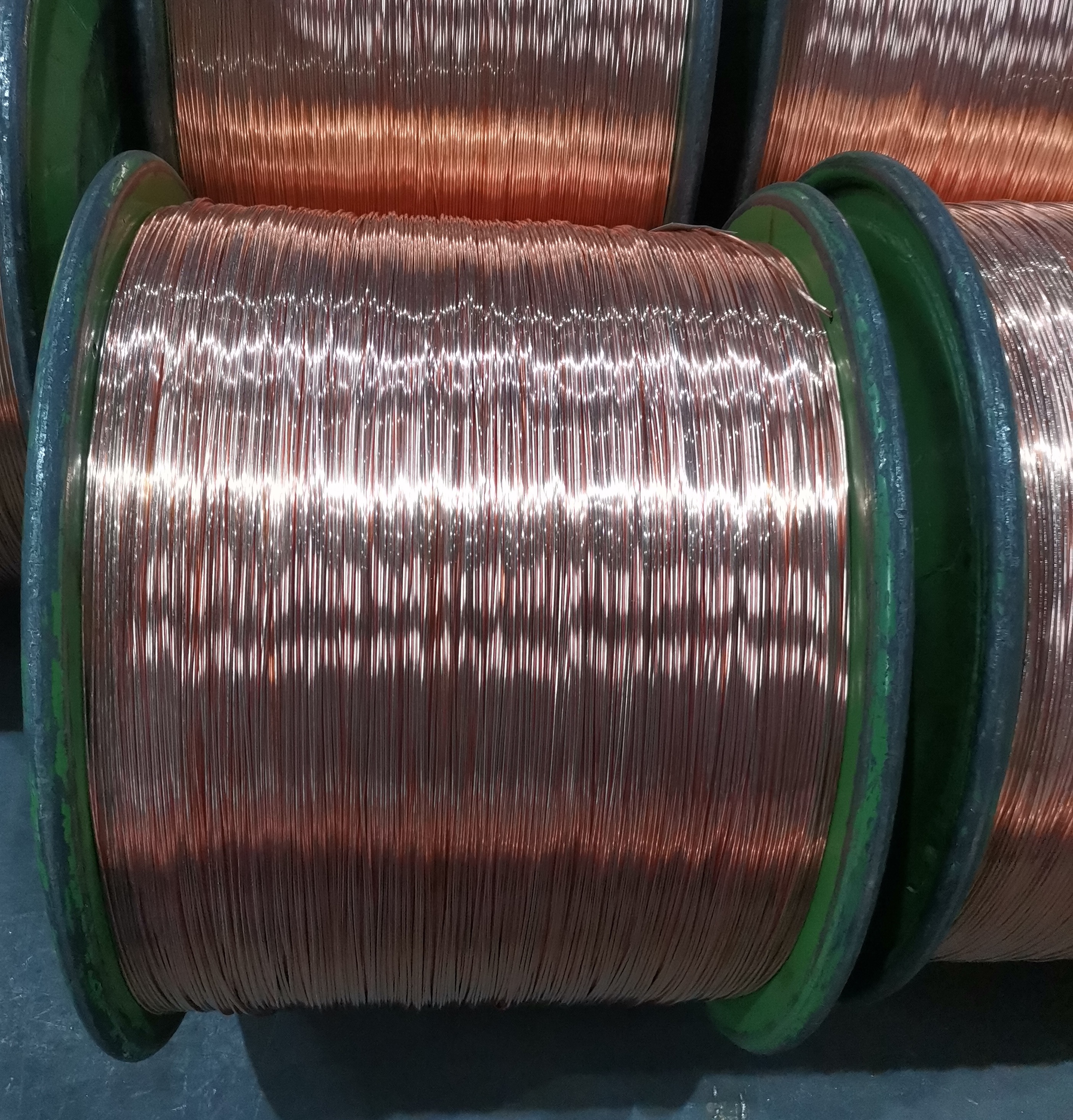 这一盘铜丝净重400公斤,差不多30000元,而我加工这一盘铜丝的工资是