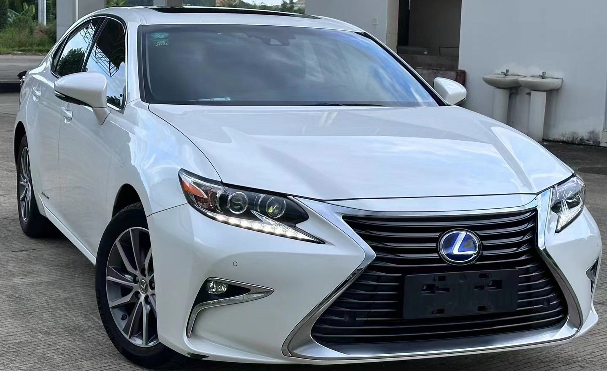 实表行驶64000公里,全程4s店保养,整车5个面喷漆 2.