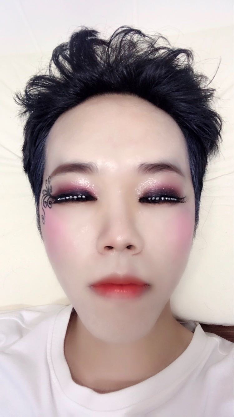 伪娘李丰姐姐_彩妆演出化妆造型图