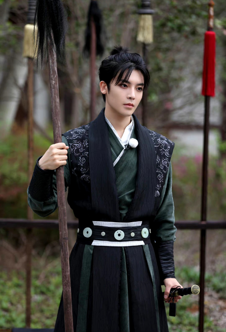 ai共创计划# #侯明昊# #奔跑吧#  侯明昊,你这个装造半永久吧.