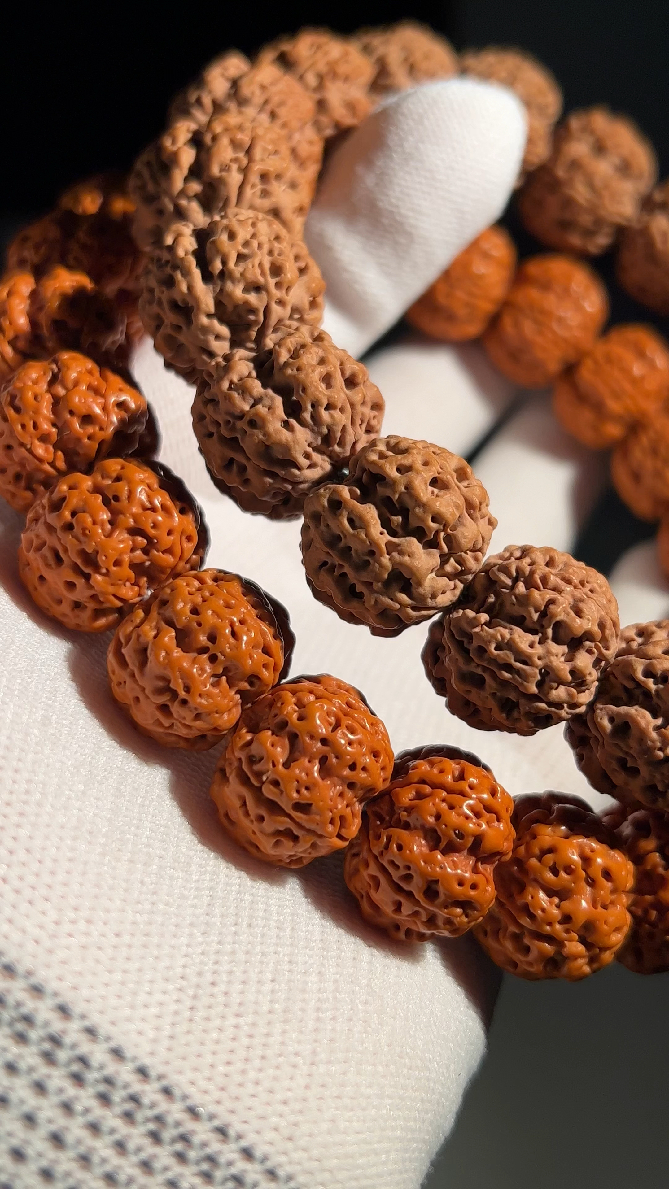 这金刚菩提纹路,盘不好就废了