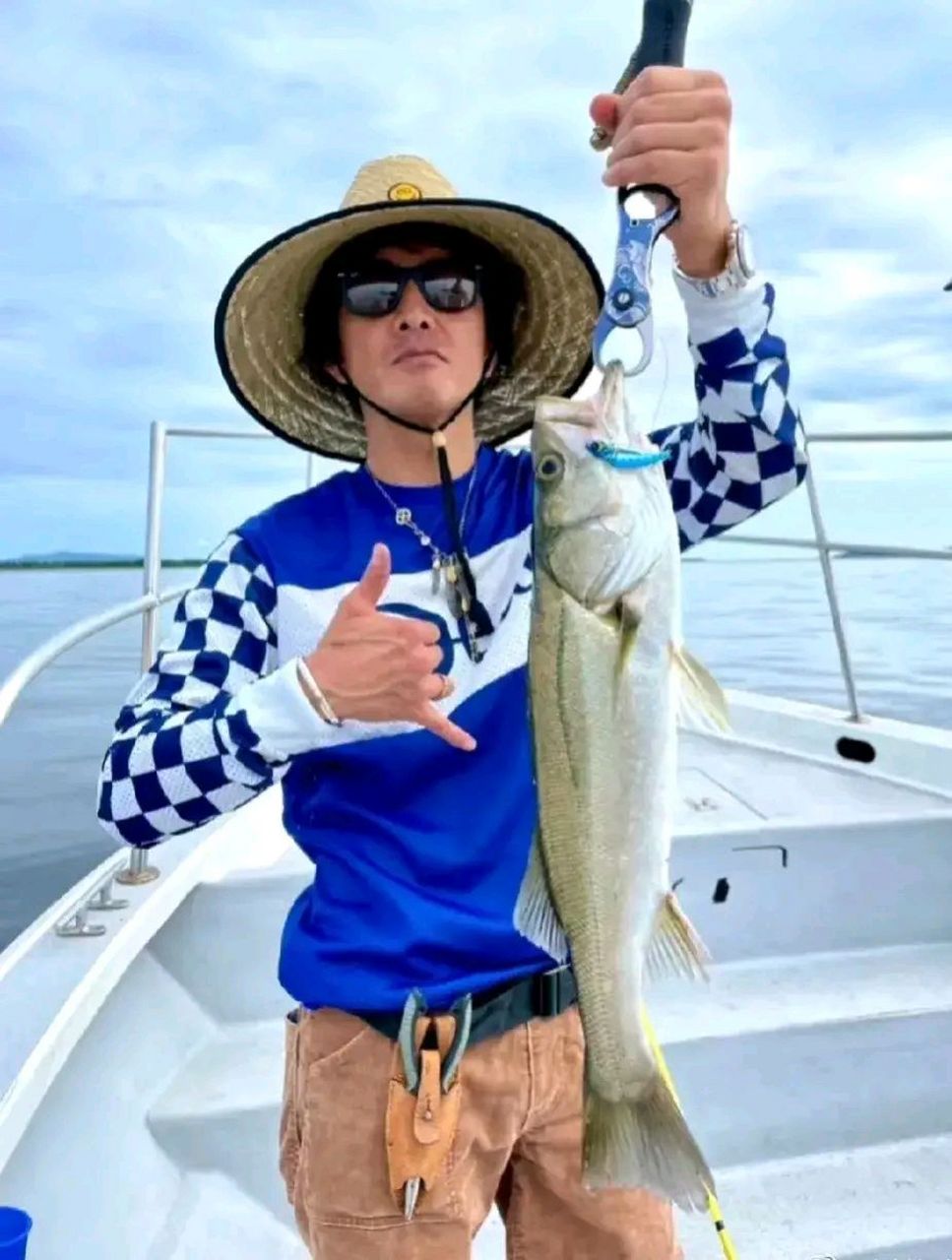 听说过木村拓哉和工藤静香为了保护海洋生态,冲浪从不擦防晒霜,嗽以