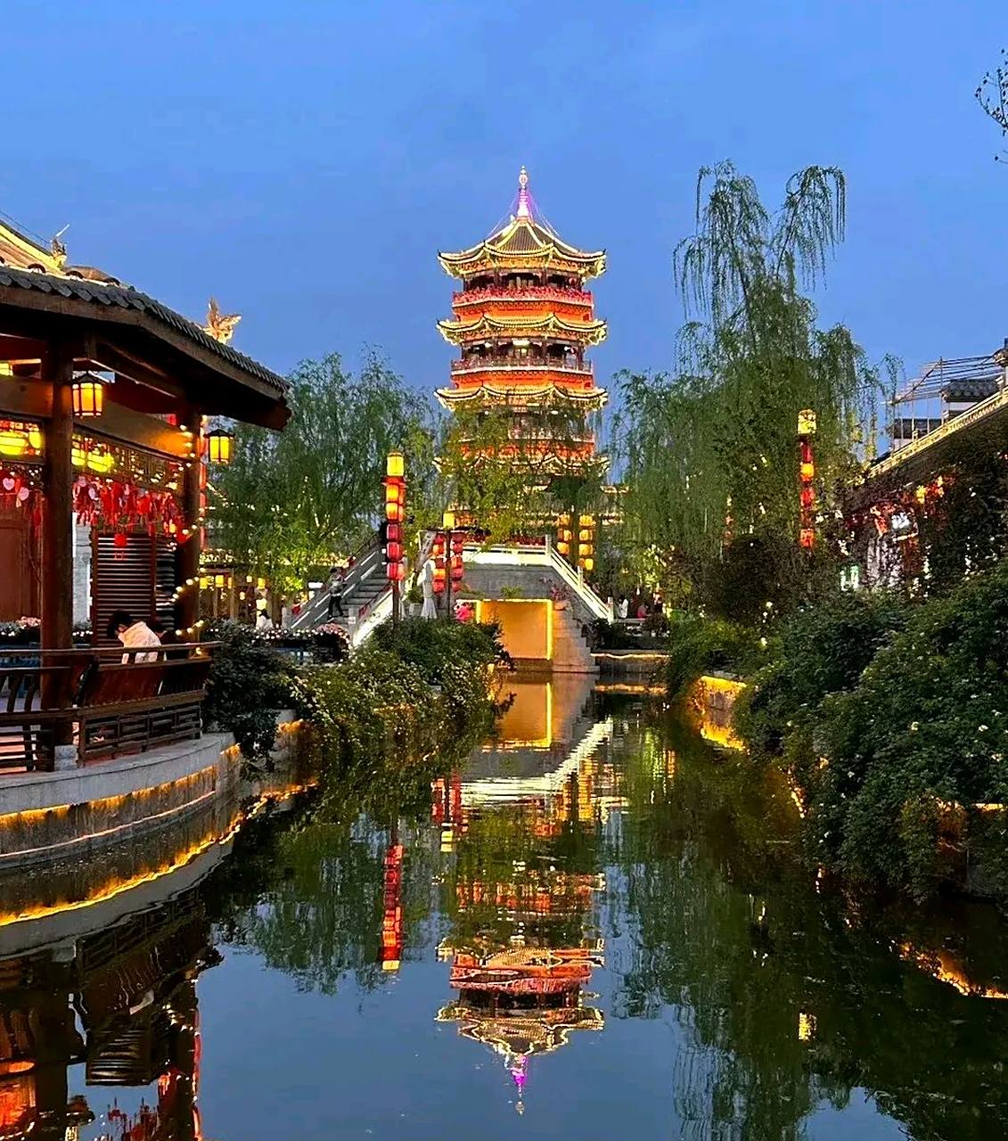 漯湾古镇景区坐落在食品名城漯河,景区依托漯河9000年 积淀的多元历史