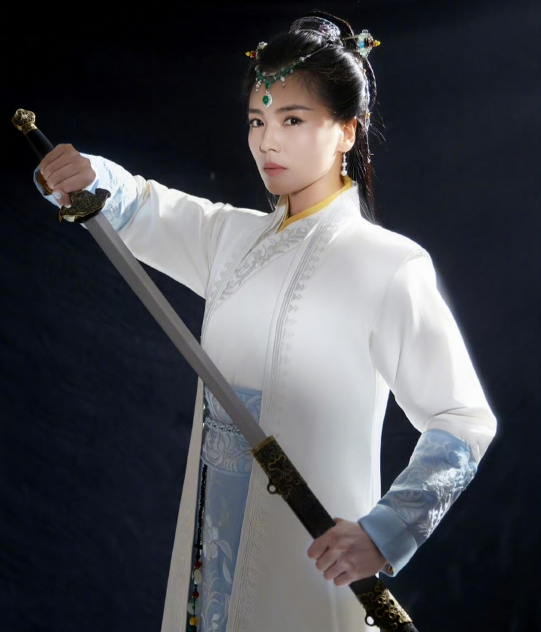 你们觉得是不是呢  也许只是不适合这种古装吧 刘涛这次的古装造型 看