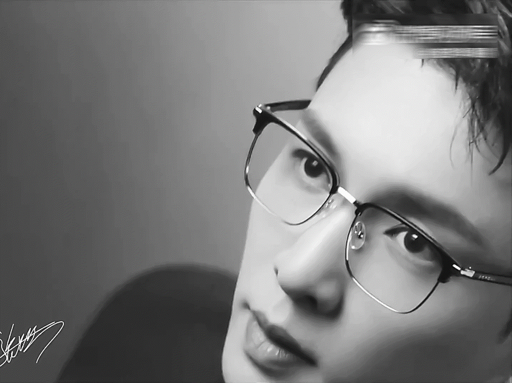 张艺兴戴不戴眼镜,简直判若两人,更喜欢眼镜张,哈哈