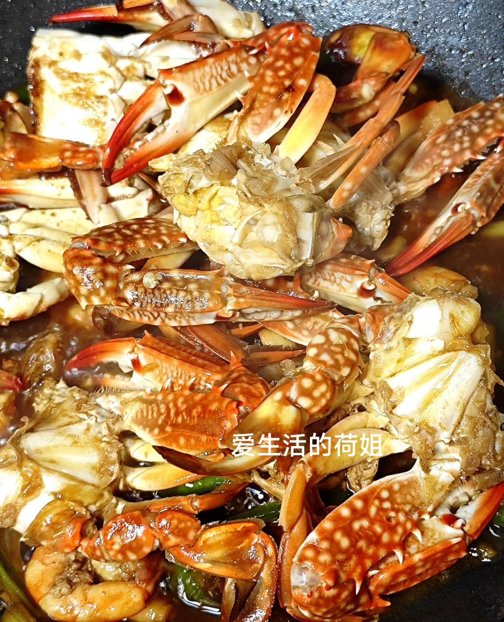今晚餐来一盘热辣辣的姜葱炒花蟹,味道好吃的停不下手[来]