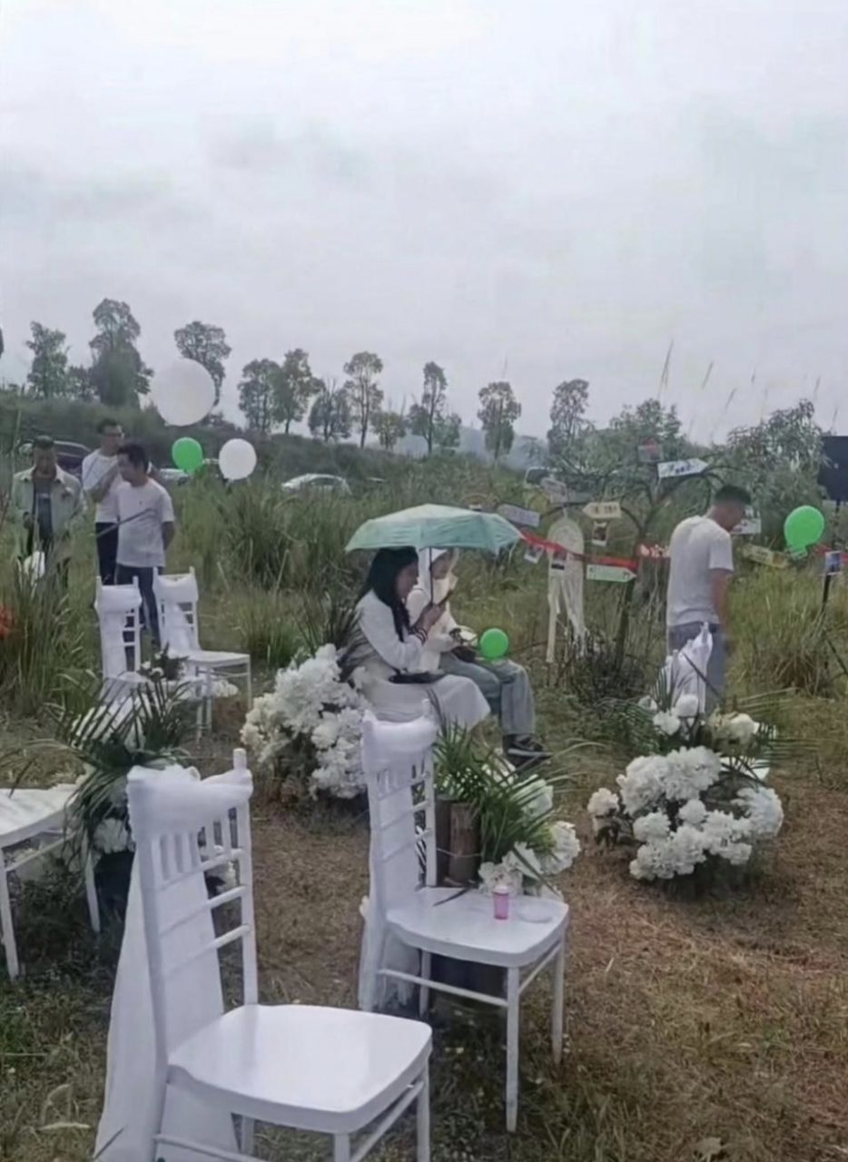 婚姻是爱情的坟墓,布置的没错!