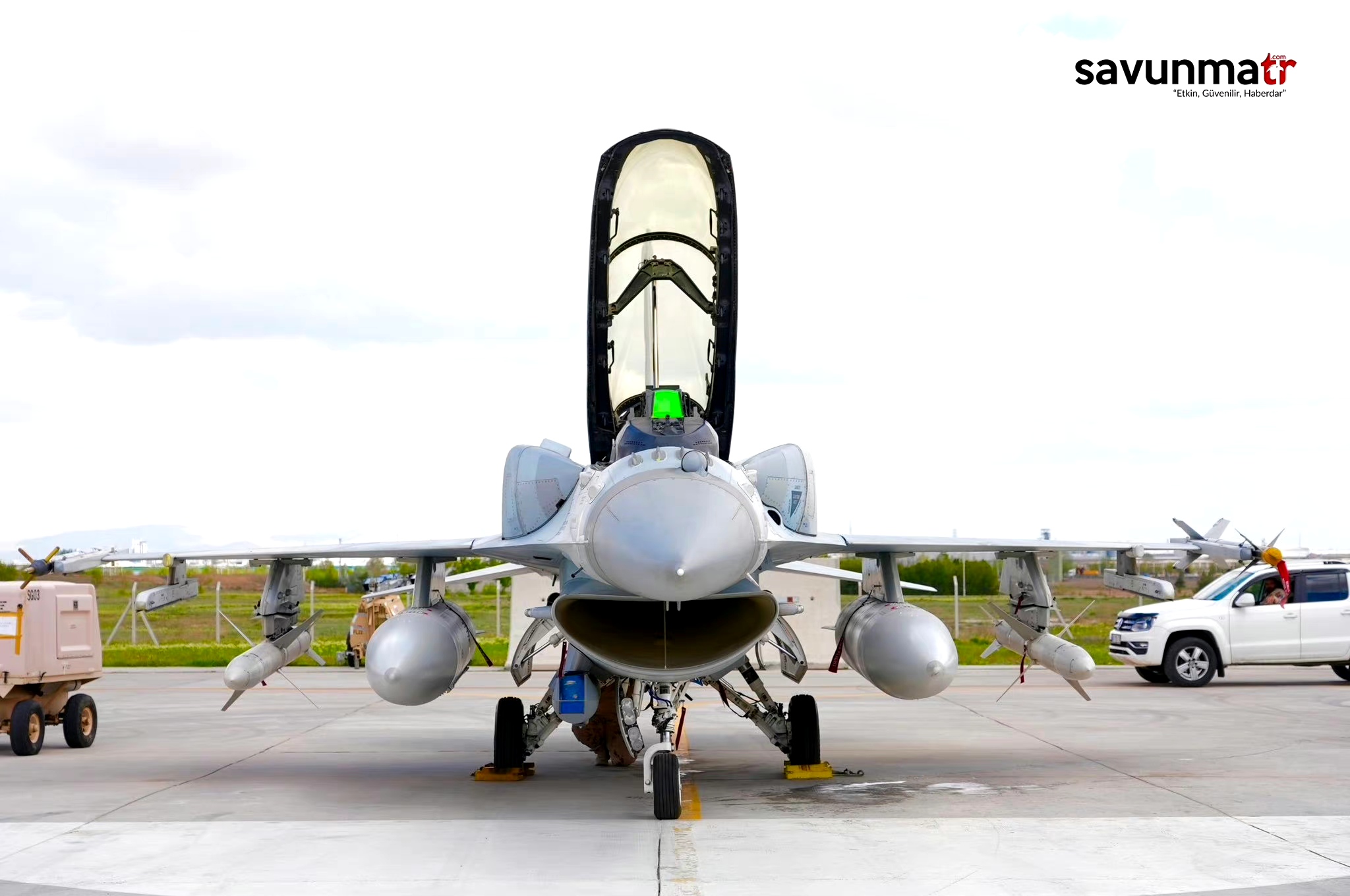 战机欣赏:阿联酋空军 f-16e/f战斗机