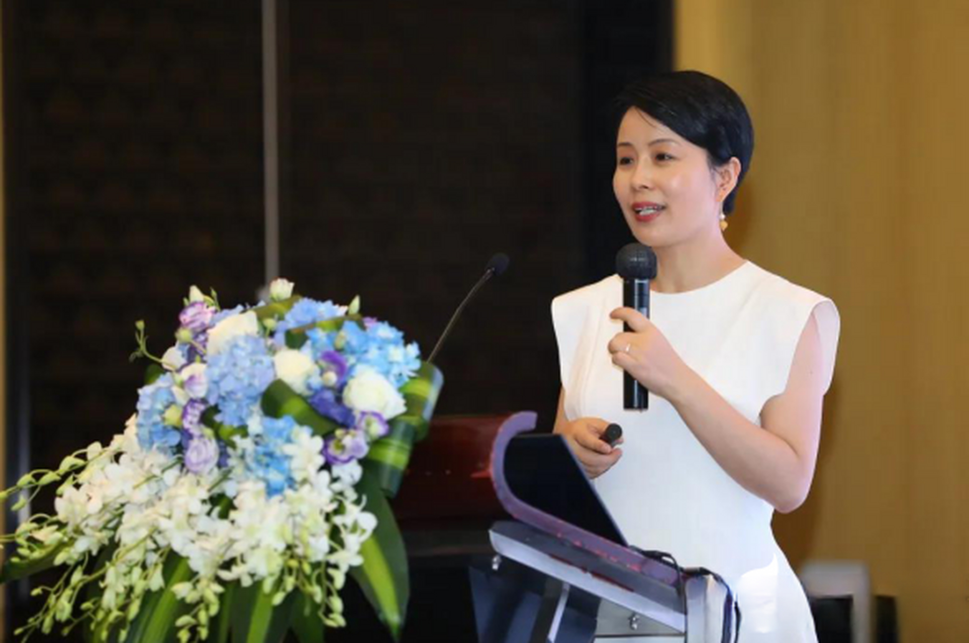 2023江苏省扬州市最新女首富揭晓: 梁勤,出生于1971年10月,现年52岁