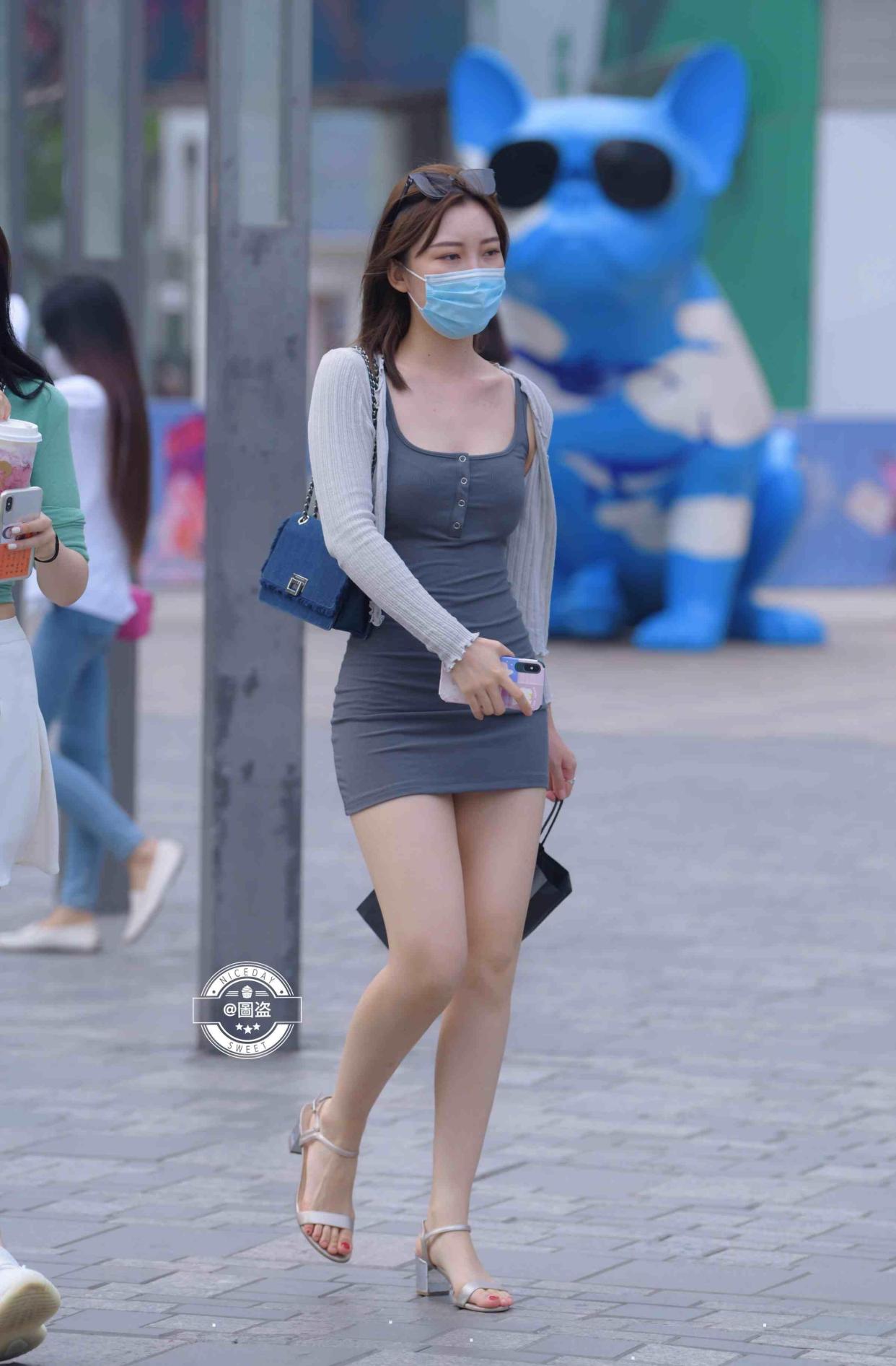 "微胖"的包臀裙女神,兼顾美感与舒适度,夺人眼球