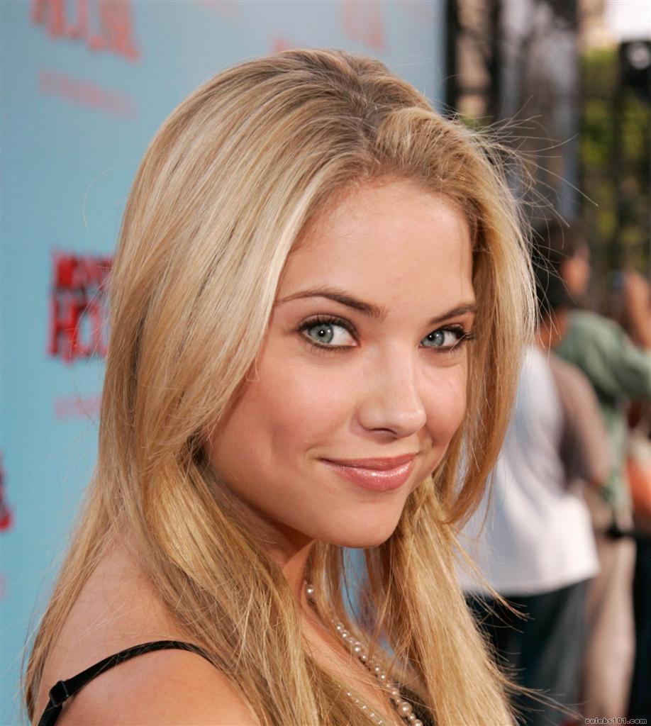 "美少女"艾什莉·本森的5部大尺度作品分享