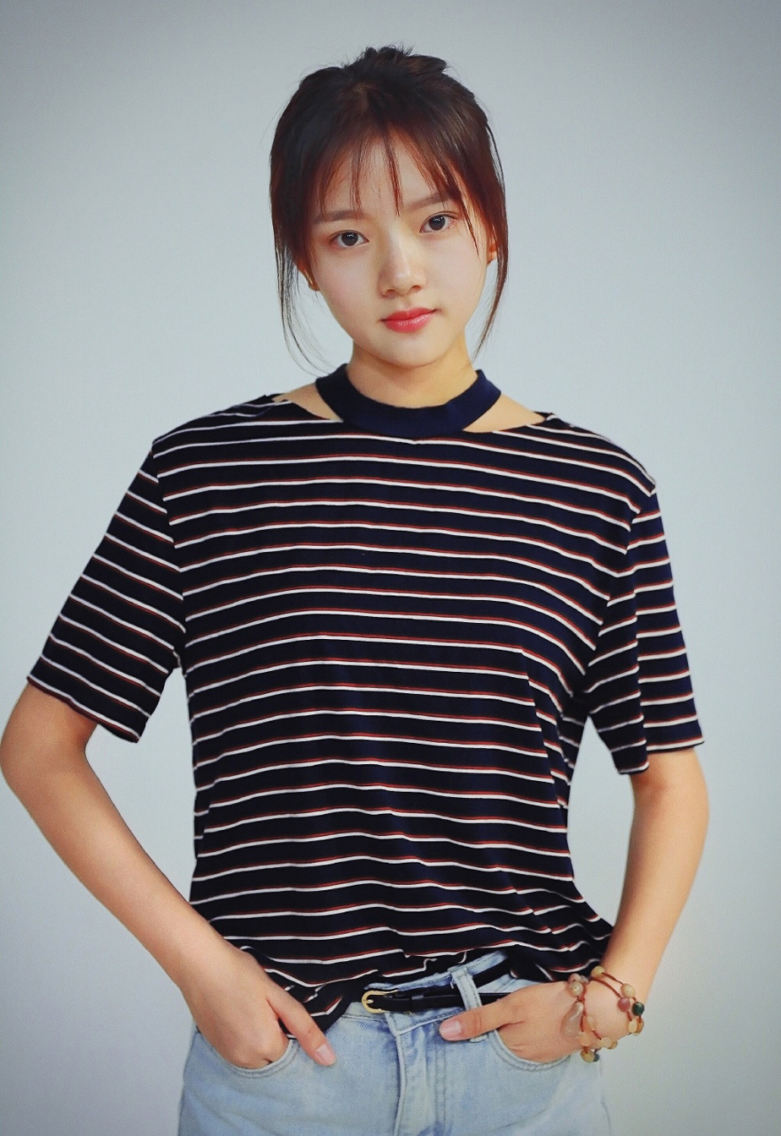 任敏,1999年12月17日出生于湖南省,中国内地女演员,毕业于中央戏剧