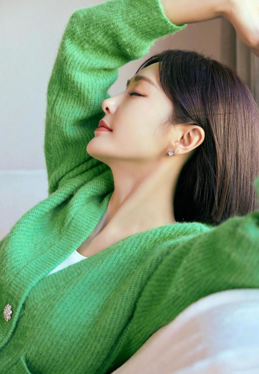 秦岚的侧颜是最迷人的!#秦岚