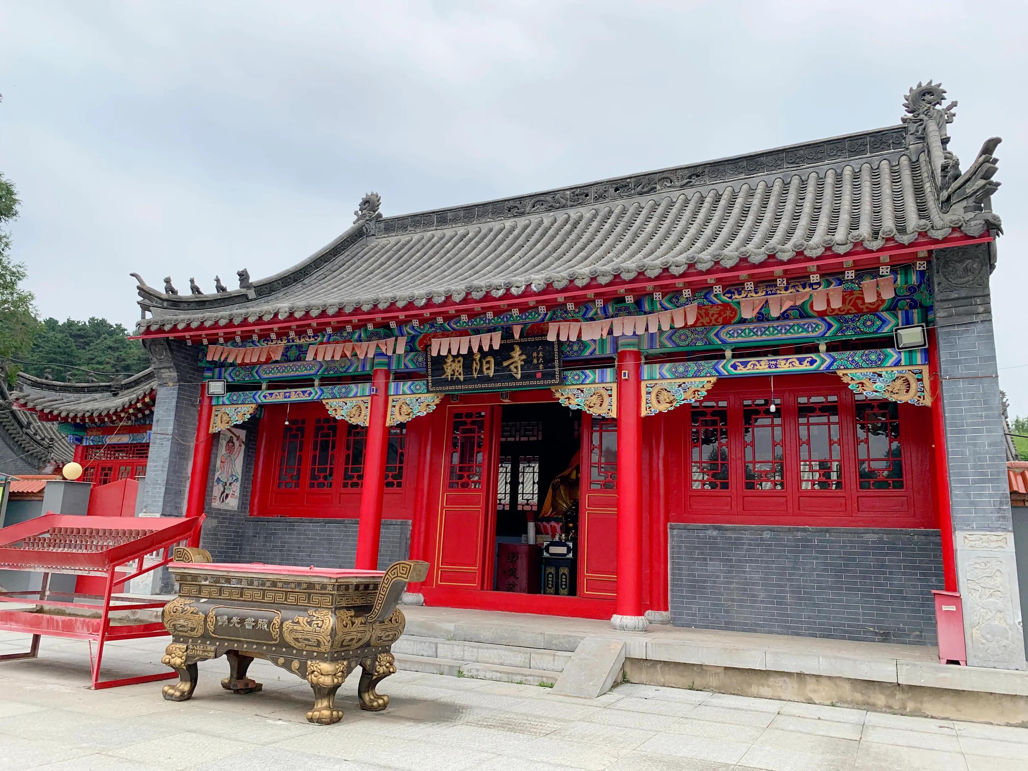 马郡村千年古寺朝阳寺,有张武举和公母树的故事,有上下庙的传说