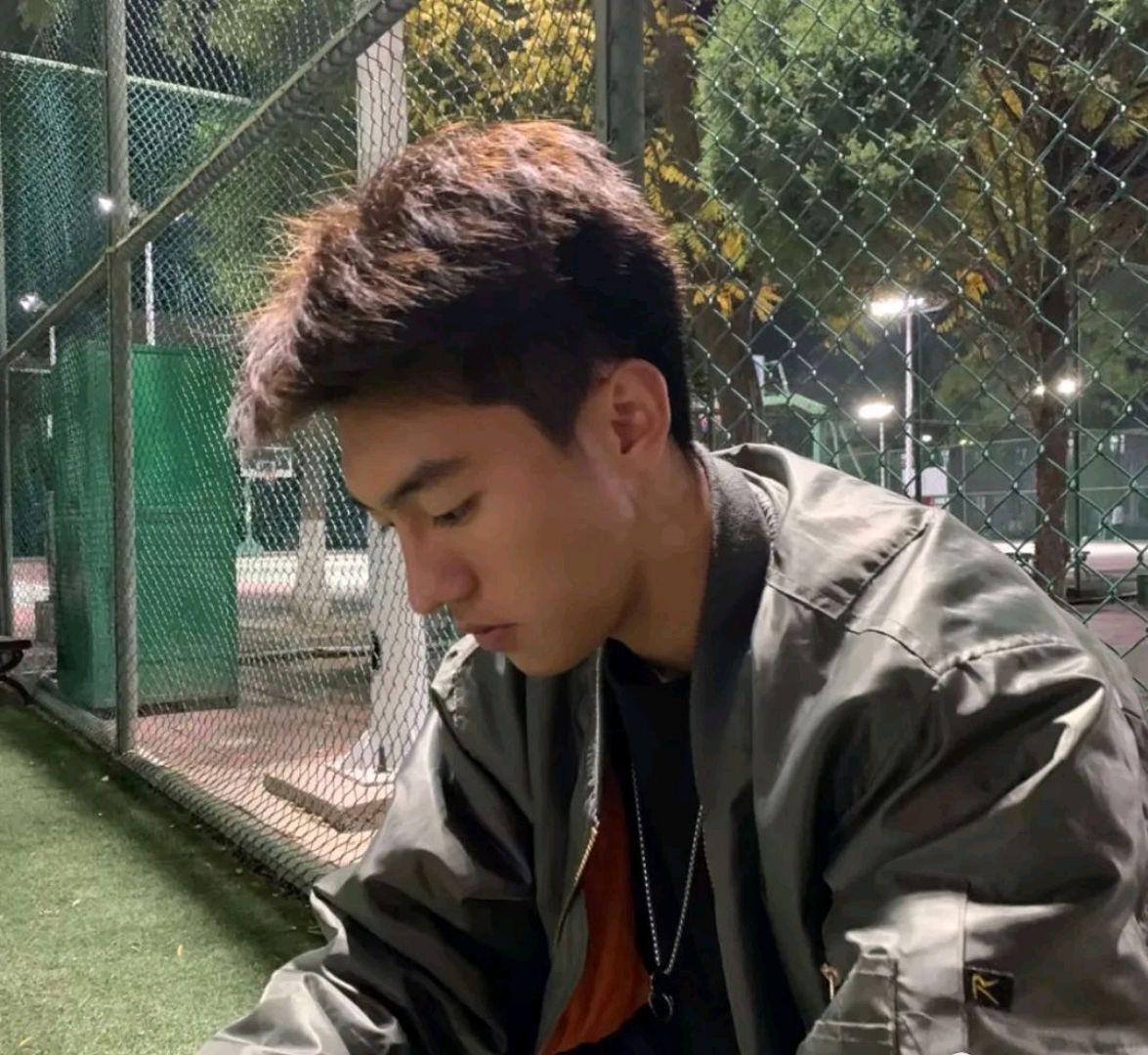 19岁清爽183cm宁夏大学生目光清澈惹人爱!