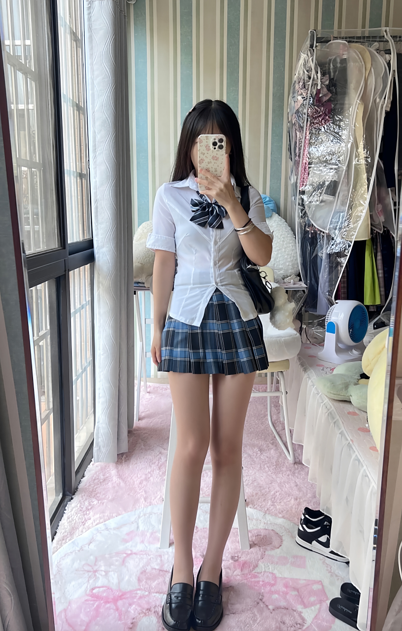 jk 搭配肉丝也是满满的纯欲感呀,有喜欢的吗[爱你]