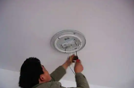 北京吸顶灯不亮的原因及维修!灯具坏了怎么维修解决?