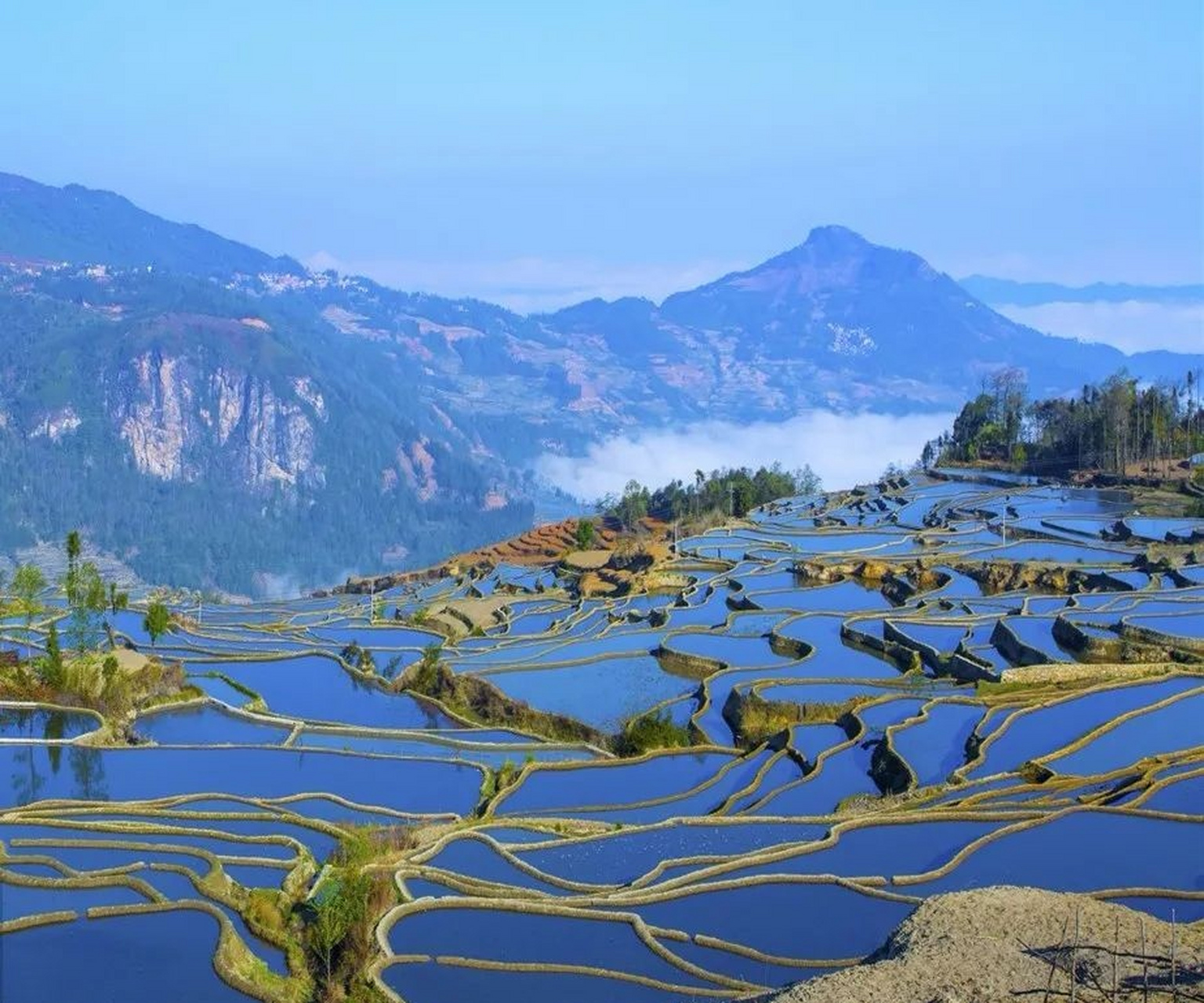 云南那诺梯田是哈尼梯田旅游区中最美的之一,元江哈尼云海梯田旅游区