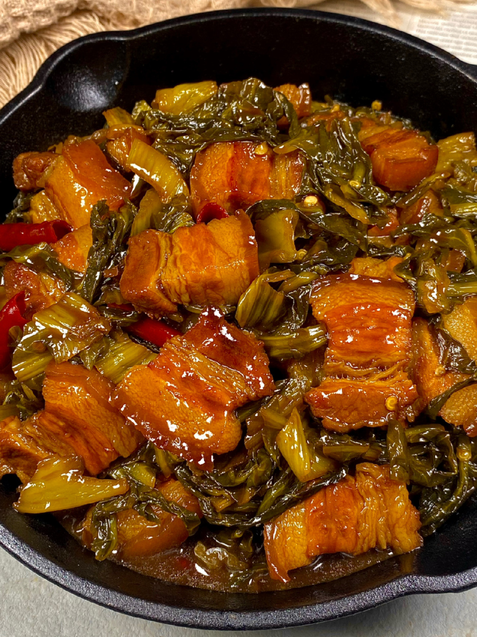 酸菜炖五花肉～肥而不腻巨好吃! 一定要试试!真的泰好吃了!