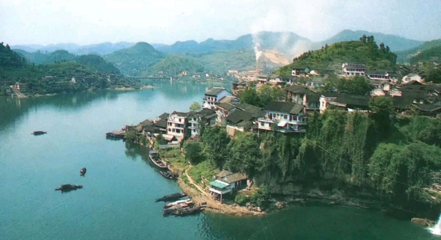 80年代的湘西吉首老照片,犹如湘西赶尸一样,有着很多故事