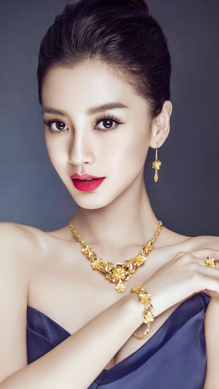 1,总有人拿鼻子透光说整容,其实正常人拿灯照自己