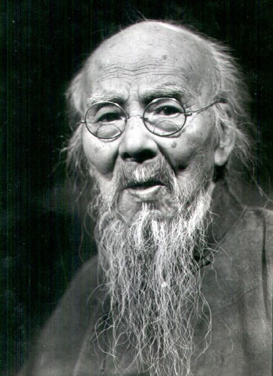 齐白石年轻时是个雕花木匠,那时叫齐纯芝,人称芝木匠