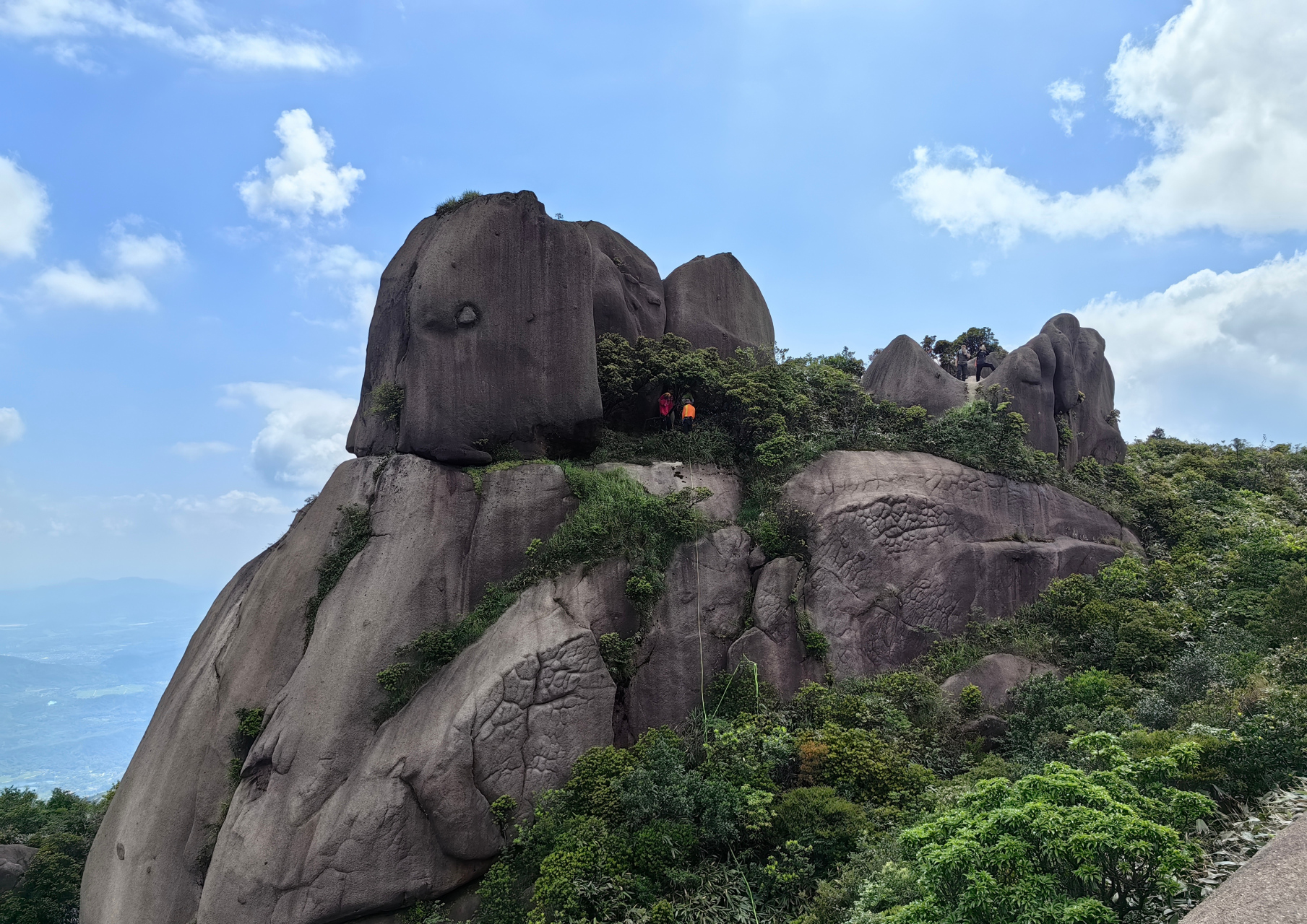 有广州网友说,周日的增城派潭镇牛牯嶂,因为交通不方便就只能跟团去了