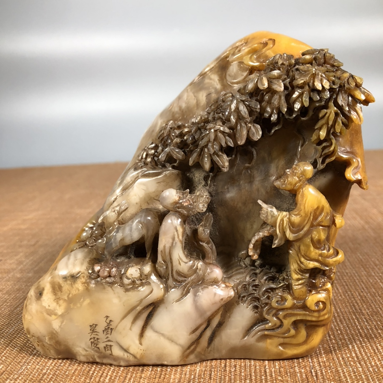 珍藏篆刻家吴俊吴昌硕印作寿山石北部黄雕刻人物故事随形印章,长13