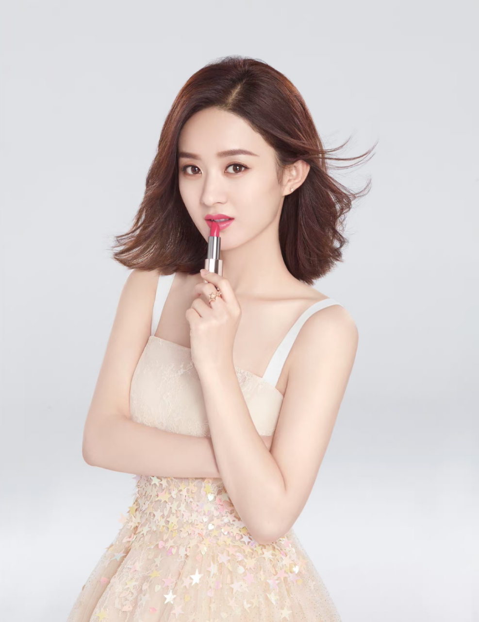 赵丽颖# 甜美可爱的美少女,肤白貌美的容颜,清纯妩媚的眼神,风姿绰约