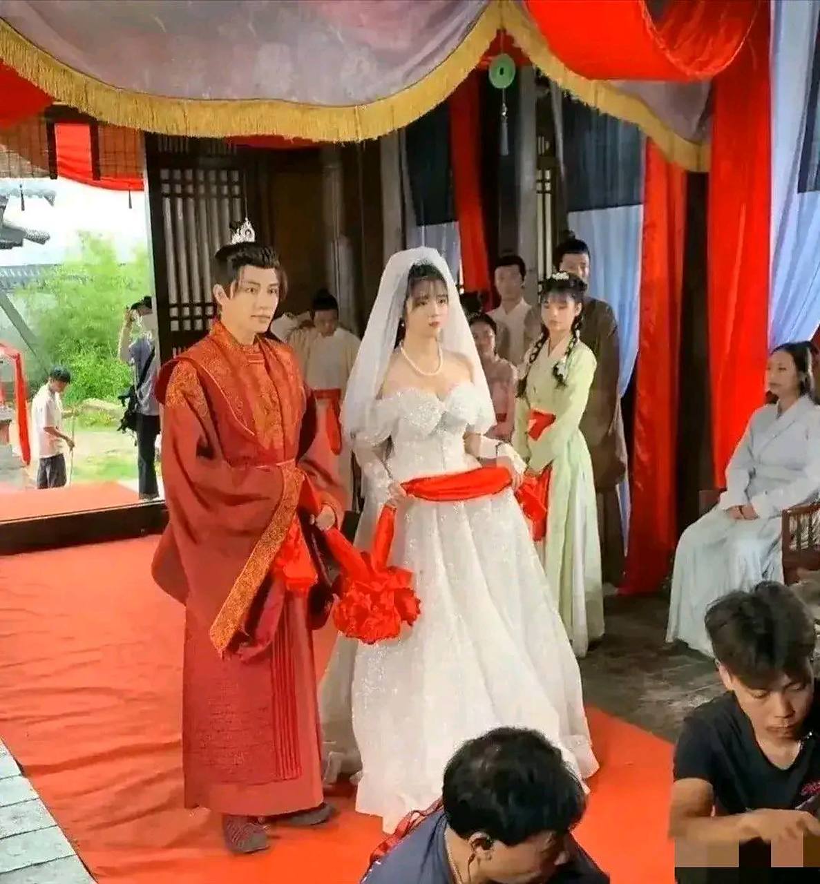 这种穿越剧还是挺有新意的,古代与现代的结合,拍出来效果肯定不错!