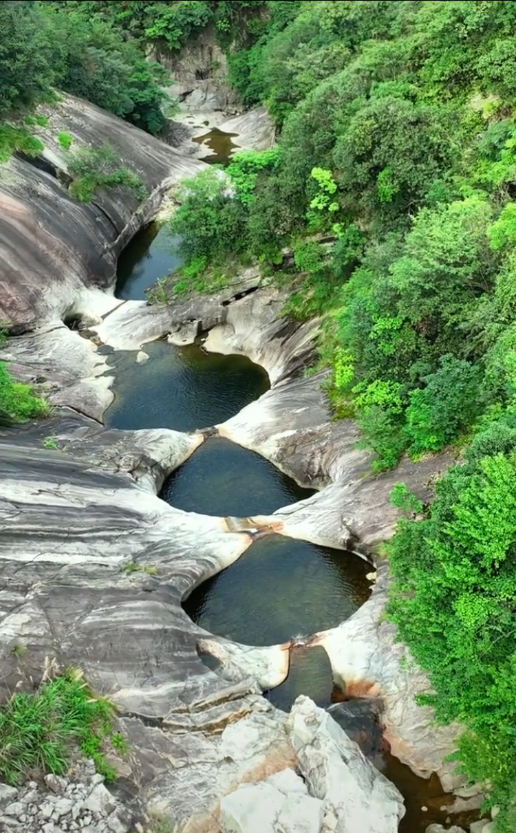 水竹坪村的九龙井,大自然的鬼斧神工#旅行