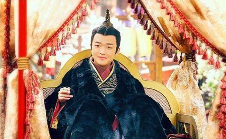 窦少君从小被拐卖,因逃过一场天灾被人预言有封侯之命,果然成真