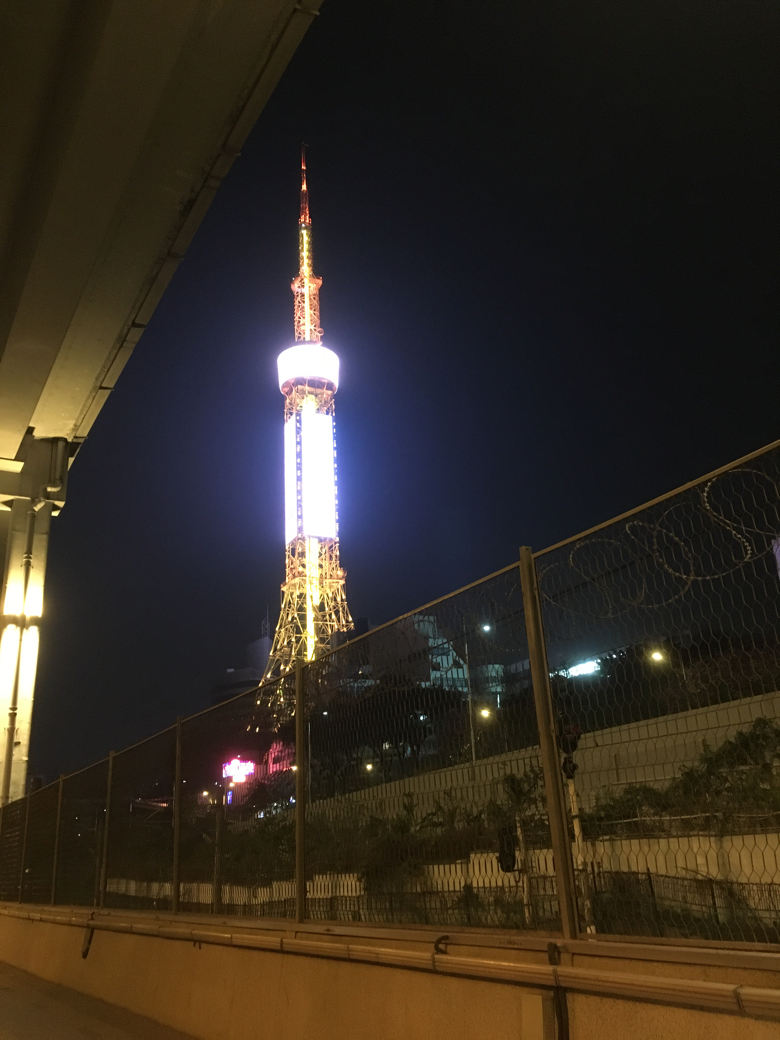 夜幕下的广州旧电视塔